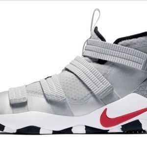 Nike LeBron Zoom Soldier 11
Silver Bullet Men’s Size 11